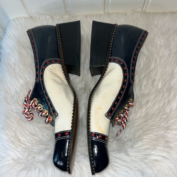 Retro Hippie Women's High Top Shoes main image 1